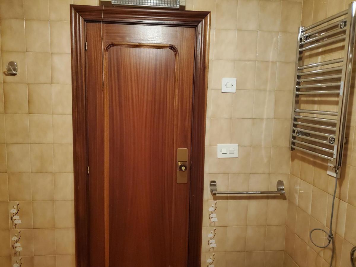 Lovely Bedroom In A Shared Apartment In The Center Of Аликанте Екстериор снимка
