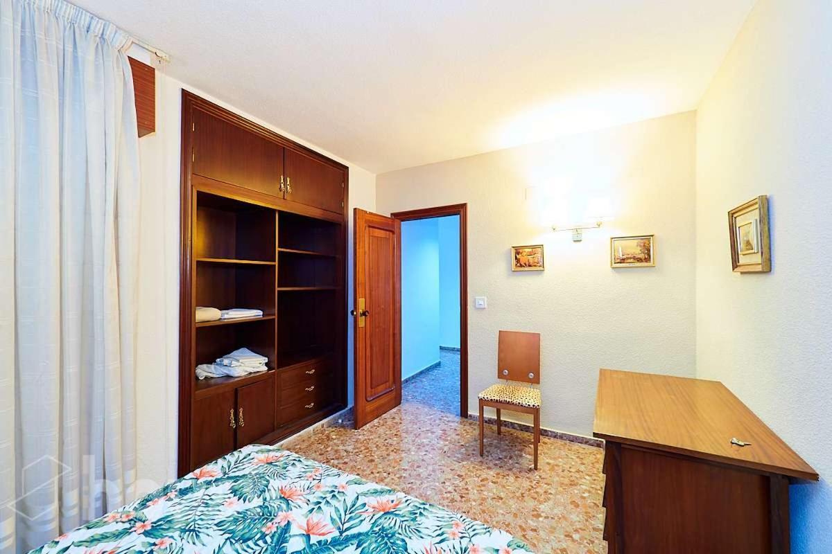 Lovely Bedroom In A Shared Apartment In The Center Of Аликанте Екстериор снимка