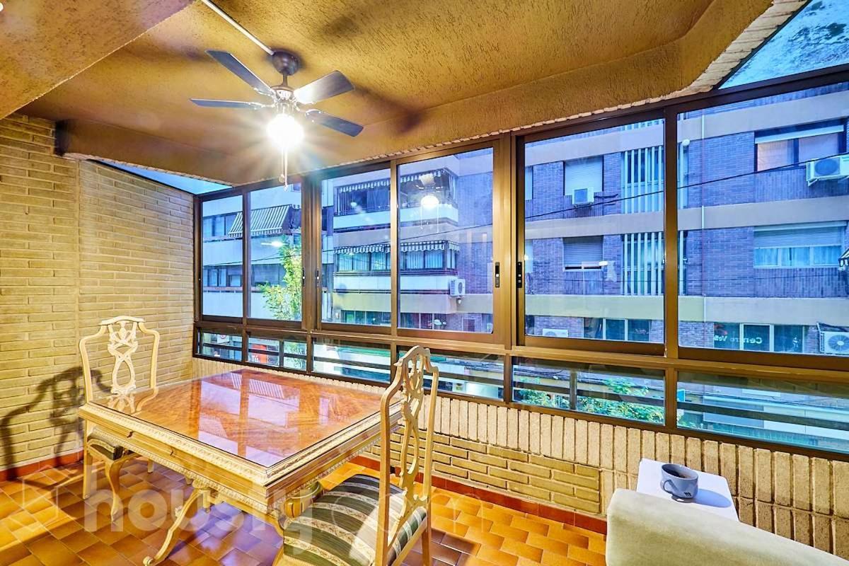 Lovely Bedroom In A Shared Apartment In The Center Of Аликанте Екстериор снимка