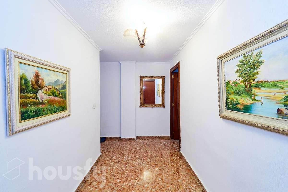Lovely Bedroom In A Shared Apartment In The Center Of Аликанте Екстериор снимка