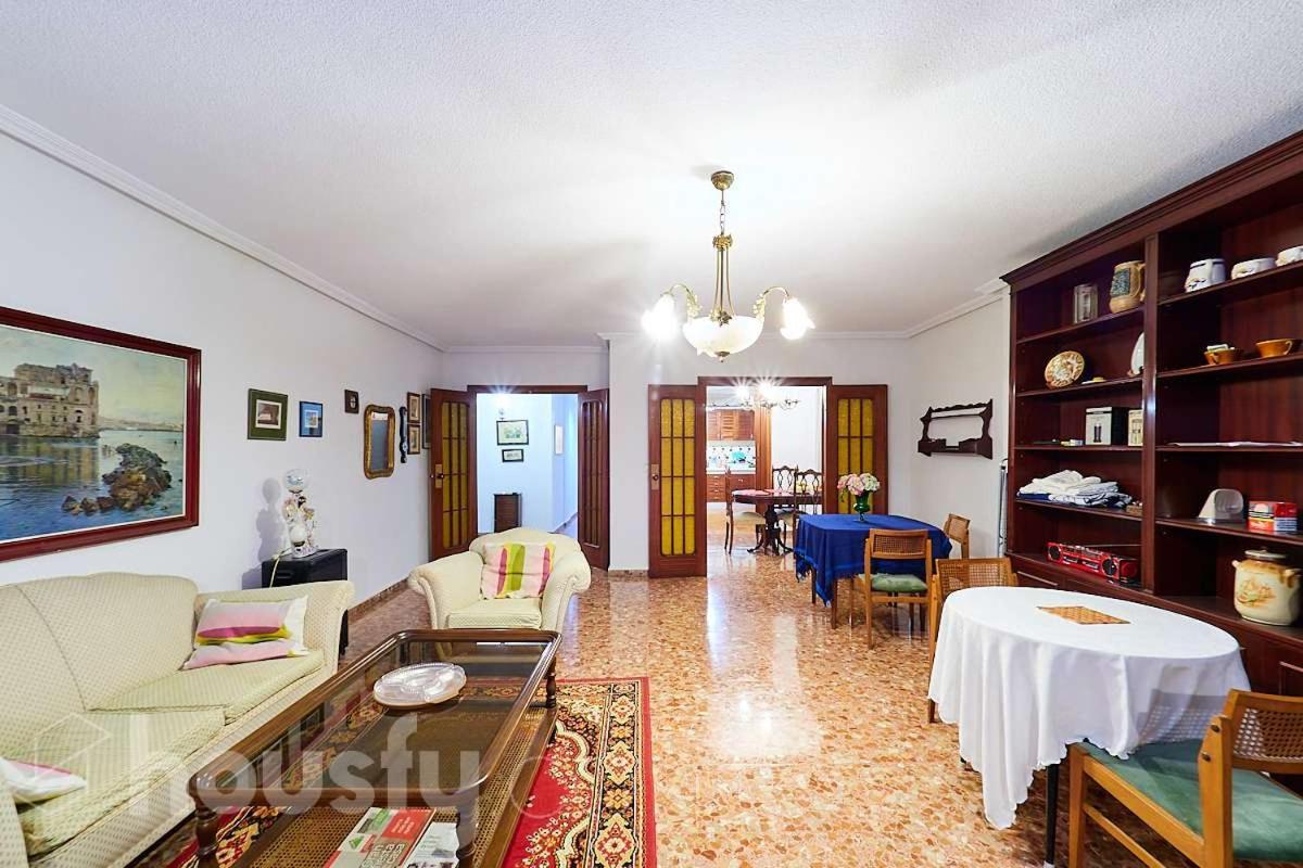 Lovely Bedroom In A Shared Apartment In The Center Of Аликанте Екстериор снимка