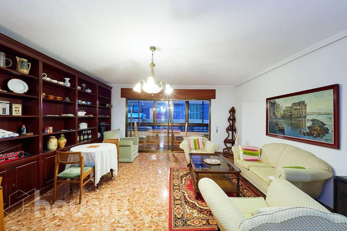 Lovely Bedroom In A Shared Apartment In The Center Of Аликанте Екстериор снимка